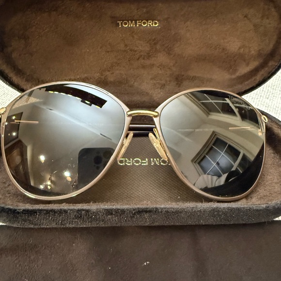 Tom Ford Penelope Sunglasses in Luxe Brown - trending color! 🤎🐻🤎 - Picture 7 of 15